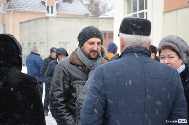 У Луцьку сімейним лікарям вручили ключі від новеньких автівок. ФОТО