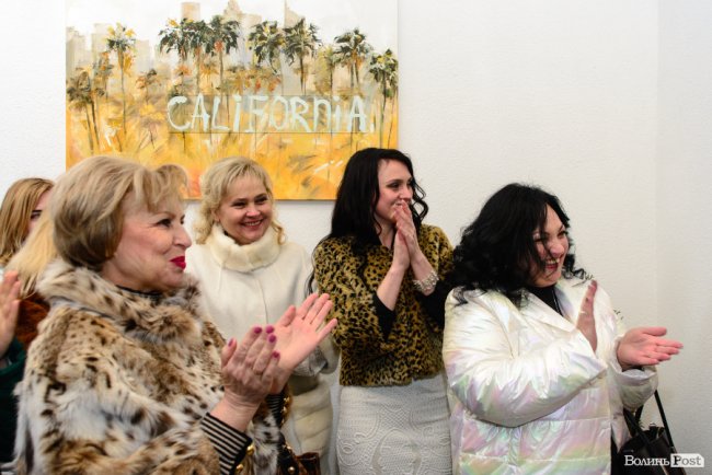 Зі знижками та цінними подарунками: у Луцьку грандіозно відкрилий шоурум меблів і декору «МакКо»*