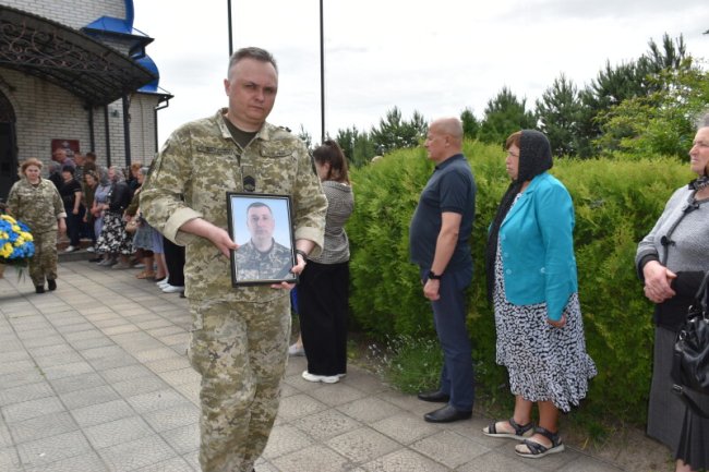На Волині попрощалися з Героєм Віталієм Півчуком