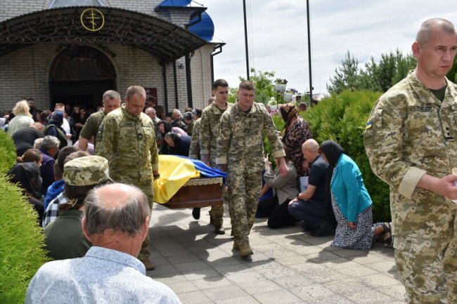 На Волині попрощалися з Героєм Віталієм Півчуком
