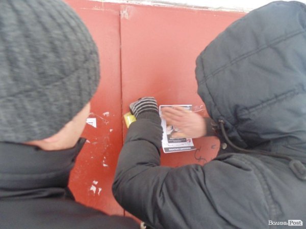 Волинські автомайданівці навідалися до керівників області з «подарунками». ФОТО. ВІДЕО