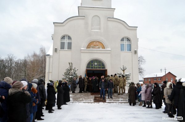 «Десантник пішов у небо»:  у Ківерцях поховали Героя Маріса Камінського