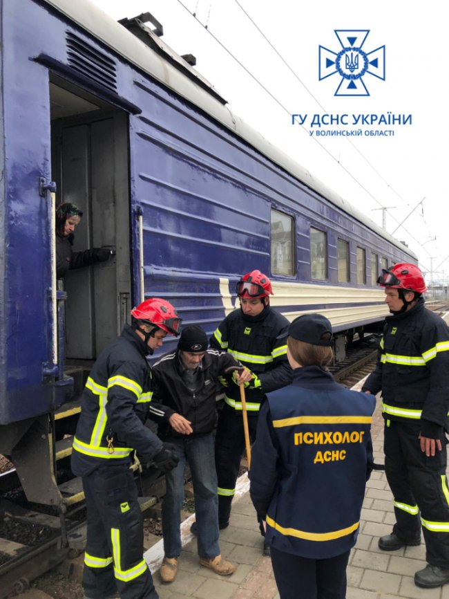 До Луцька з Харківщини евакуювали жителів геріатричного пансіонату. ФОТО