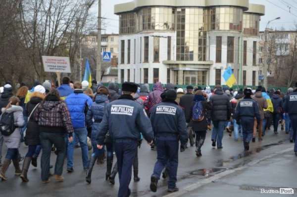 Як пікетували прокуратуру і СБУ учасники Євромайдану в Луцьку. ФОТО. ВІДЕО