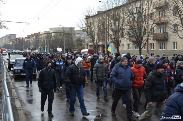 Як пікетували прокуратуру і СБУ учасники Євромайдану в Луцьку. ФОТО. ВІДЕО