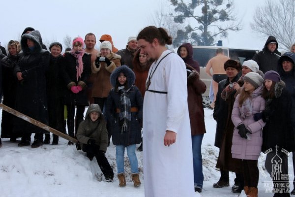 Як під Луцьком козаки і монахи купалися в крижаній воді. ФОТО