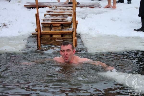 Як під Луцьком козаки і монахи купалися в крижаній воді. ФОТО