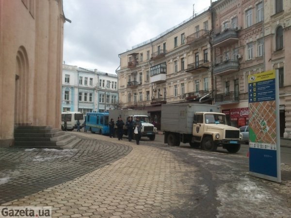 У Києві біля Гостиного двору відбувається мітинг. ФОТО. ВІДЕО