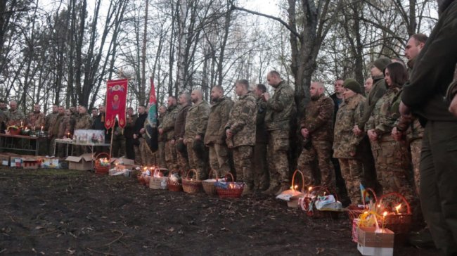 Бійці волинської бригади відзначили Великдень на передовій. ФОТО 