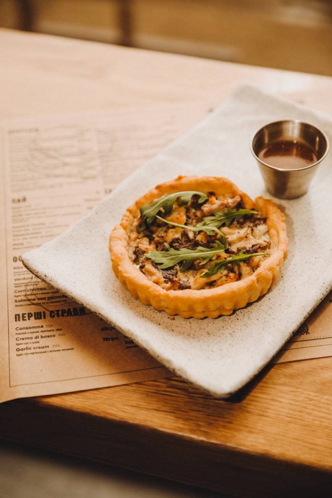 Локація, де смачно і красиво: чому варто піти у «Пай&Бургер» в центрі Луцька*