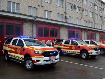 Для волинських рятувальників передали нові спецавтомобілі. ФОТО