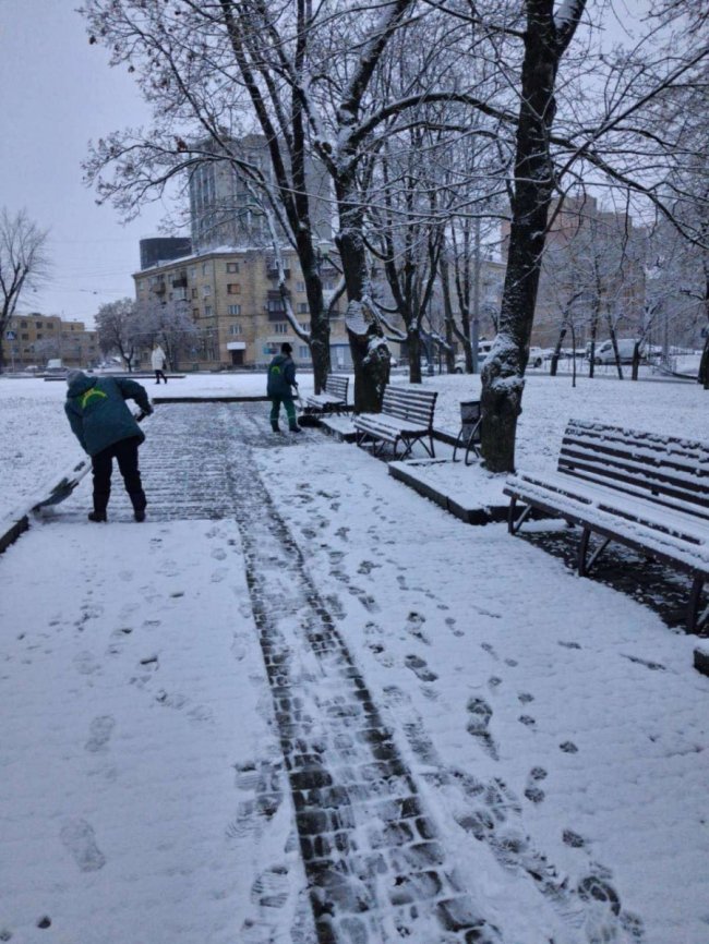 Засніжило знову в українських містах: де саме
