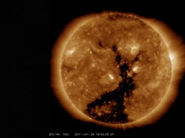 В атмосфері Сонця з’явилася величезна діра 