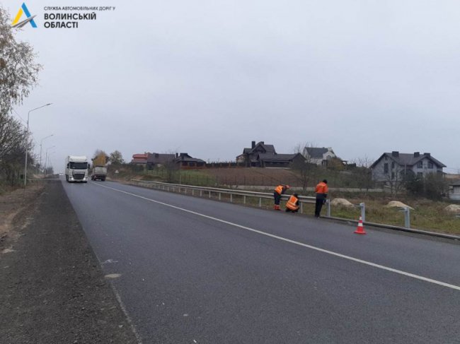 Показали, як завершують ремонт дороги між селами Струмівка та Підгайці. ФОТО