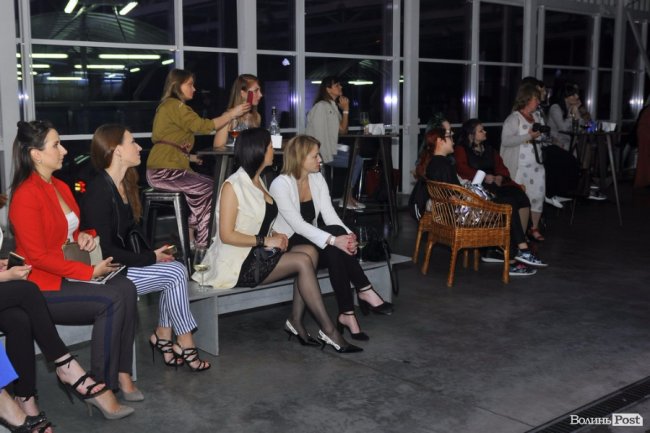 Свято краси і моди: як мийку в Луцьку перетворили на модний подіум