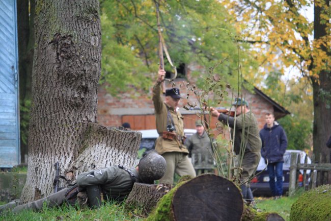 Реконструкція бою та щемливі пісні: фестиваль «Криївка Перця» у фото