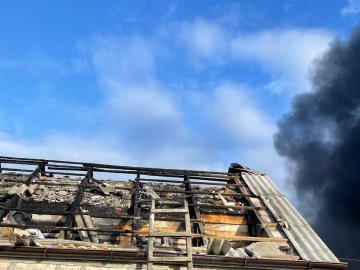 «Люди тільки зробили ремонт»: Поліщук показав пошкоджений ударною хвилею будинок у Луцьку 