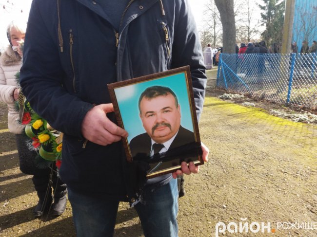 Директора волинської школи провели в останню дорогу. ФОТО