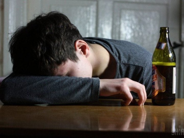 На Волині школяр напився під час повітряної тривоги