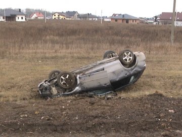 У Луцькому районі автомобіль знесло у кювет. ВІДЕО
