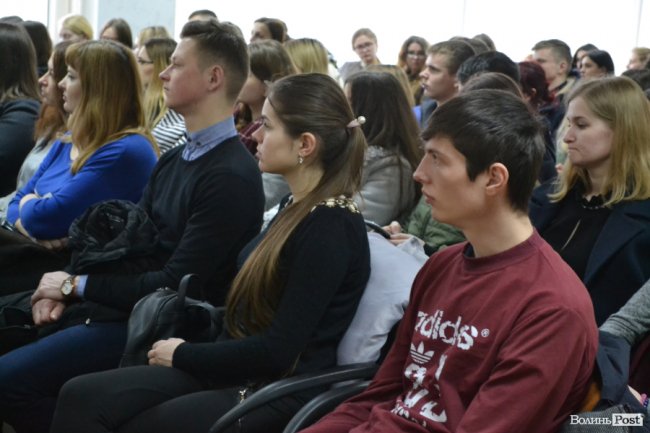 Канадський політолог у Луцьку розповів, чому війна проти Росії триватиме ще довго