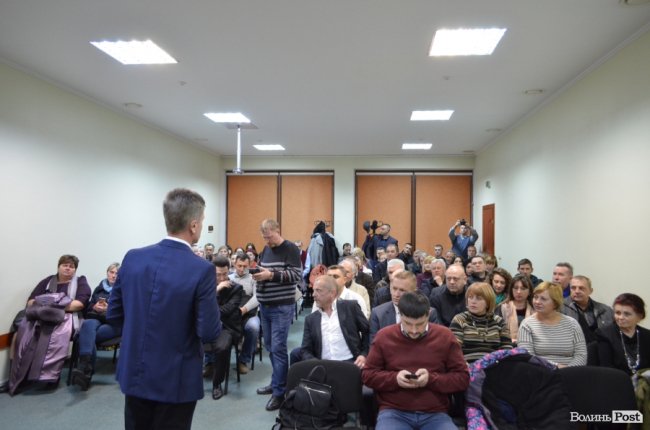 Гідні зарплати та відсіч Росії: про що кандидат в Президенти Валентин Наливайченко говорив з лучанами*