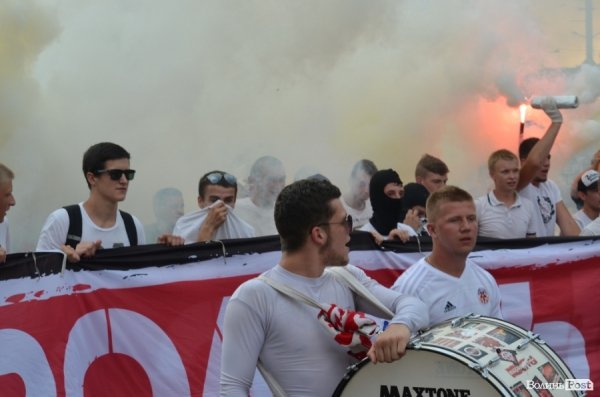 Фанати «Волині» «задимили» центр Луцька. ФОТО