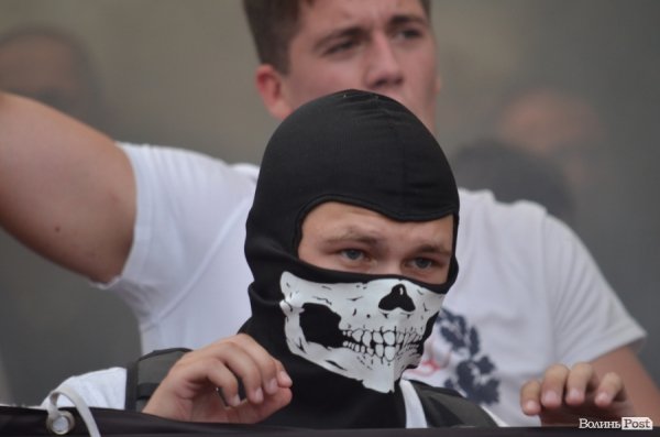 Фанати «Волині» «задимили» центр Луцька. ФОТО