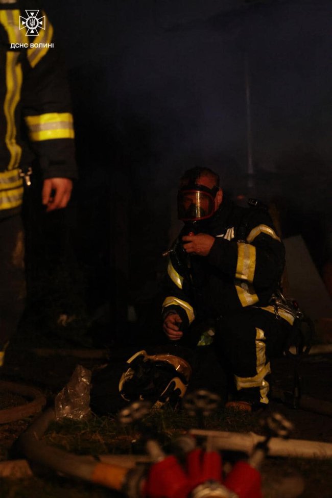 У Луцьку горіла двоповерхова цегляна будівля