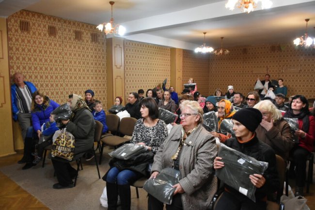 Луцькі родини отримали продуктові набори з нагоди свята Покрови. ФОТО