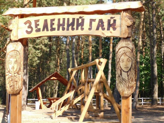 У волинському лісі люди загидили зону відпочинку. ФОТО