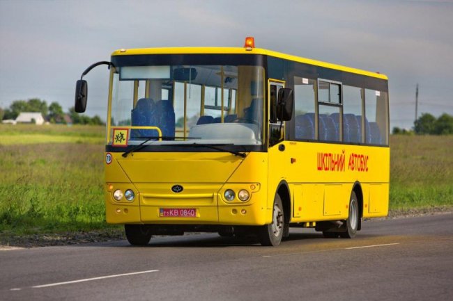 Житомирські школярі їздитимуть на новеньких автобусах з Луцька. ФОТО