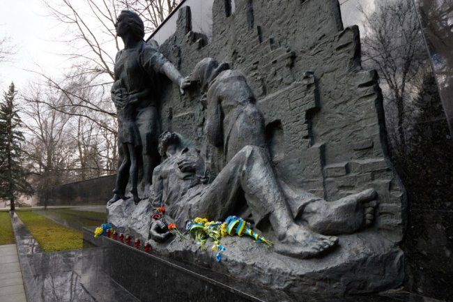 Лучани вшанували пам’ять жертв нацистських концтаборів. ФОТО