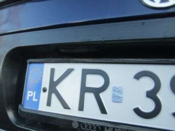 Люди «живуть» в автомобілях: на волинських пунктах пропуску – черги з охочих розмитнити «євробляхи»