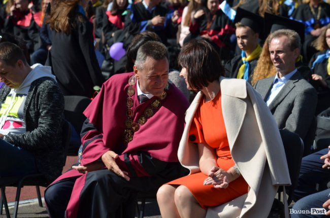 Першокурсників ВНУ імені Лесі Українки урочисто посвятили у студенти. ФОТОРЕПОРТАЖ