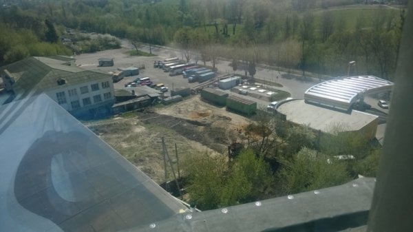 На місці житлового комплексу «Comfort hill» у Луцьку залишився котлован. ФОТО