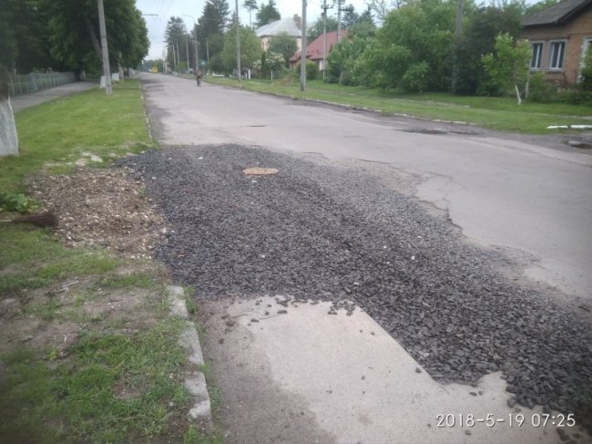 У Луцьку просять капітально відремонтувати дорогу. ФОТО