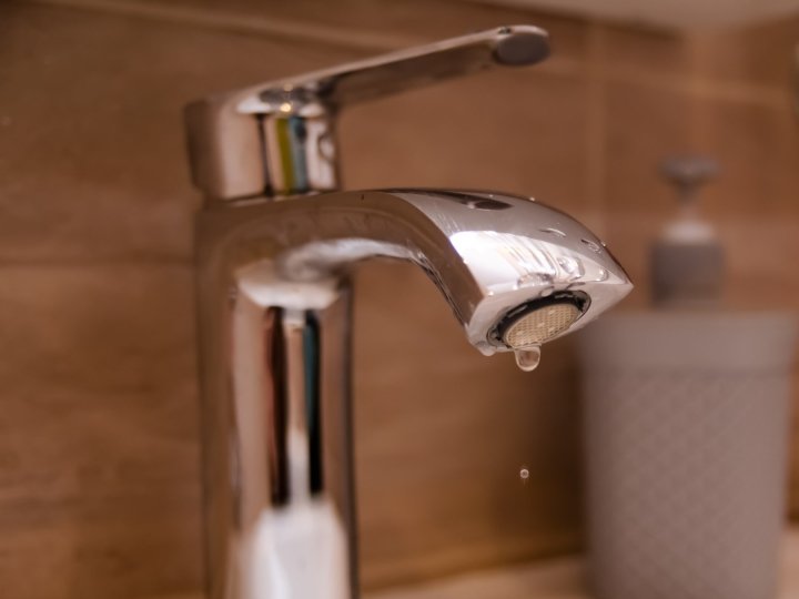 У Луцьку триває ліквідація аварії на центральному водогоні: мешканців просять зробити запас води