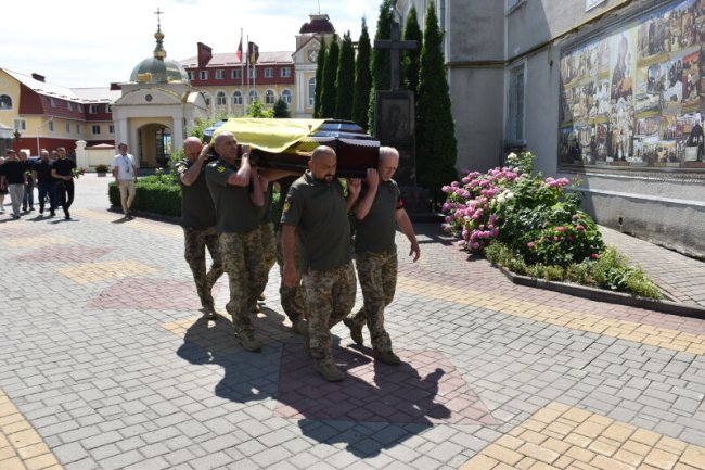 У Луцьку попрощалися з воїном Юрієм Сисоєвим