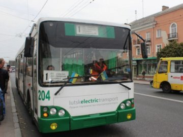 Діти переселенців безкоштовно їздитимуть у луцьких тролейбусах