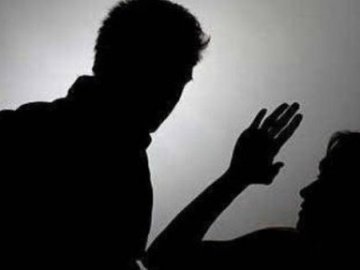 У селищі на Волині  чоловік вбив дружину