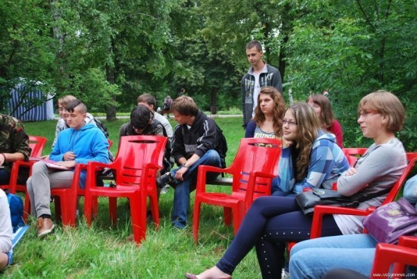 Як лучан у парку навчали історії. ФОТО