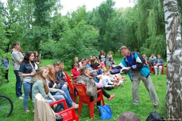 Як лучан у парку навчали історії. ФОТО