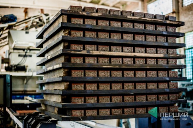 Розповіли, із чого виготовляють бруківку LeBruk*