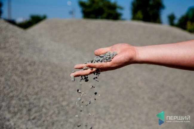 Розповіли, із чого виготовляють бруківку LeBruk*