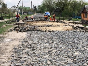 На Рівненщині негода зруйнувала дорогу