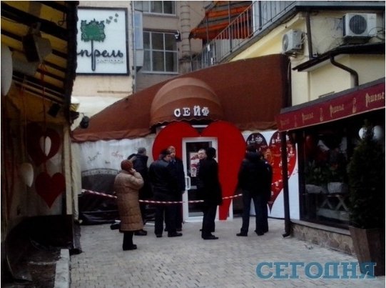 У Києві вибухнув ресторан з людьми. ФОТО