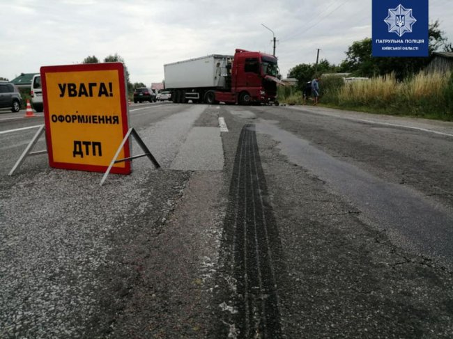 На Київщині сталась масштабна аварія: є загиблий і багато травмованих. ФОТО