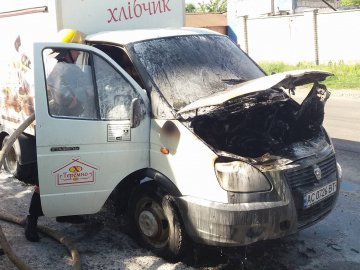 У Луцьку горіла автівка з хлібом. ФОТО