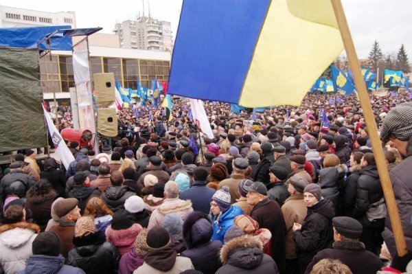 Народне віче у Луцьку. ФОТО. ВІДЕО